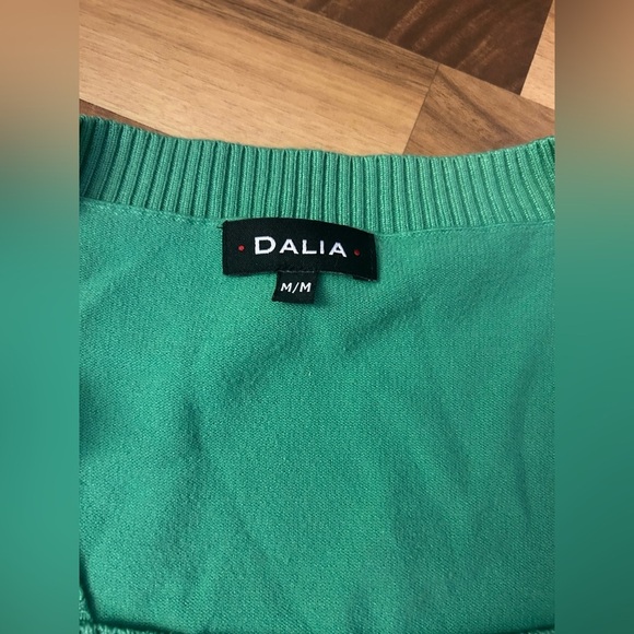 Dalia Green Short Sleeve Sweater - Picture 3 of 4